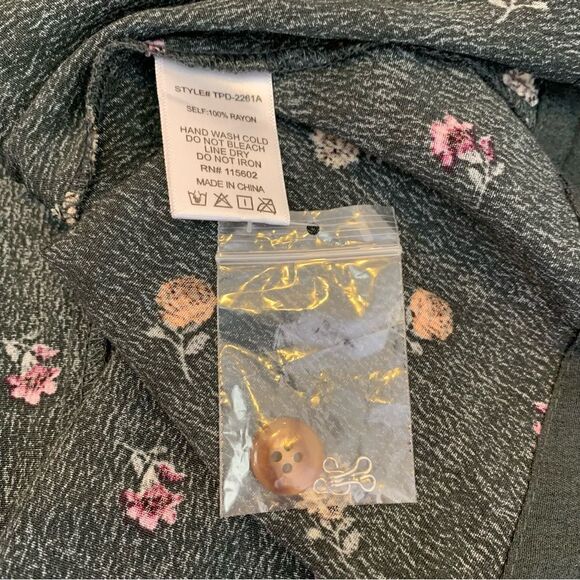 Skylar + Madison Floral Dress Size Large - Picture 13 of 14